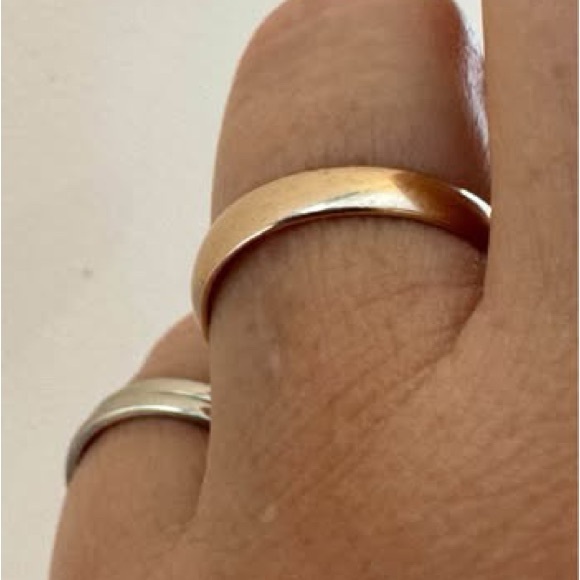 10K Solid Gold Dimond Ring (nice weight and chunkiness to it) luxury jewelry - Picture 4 of 7